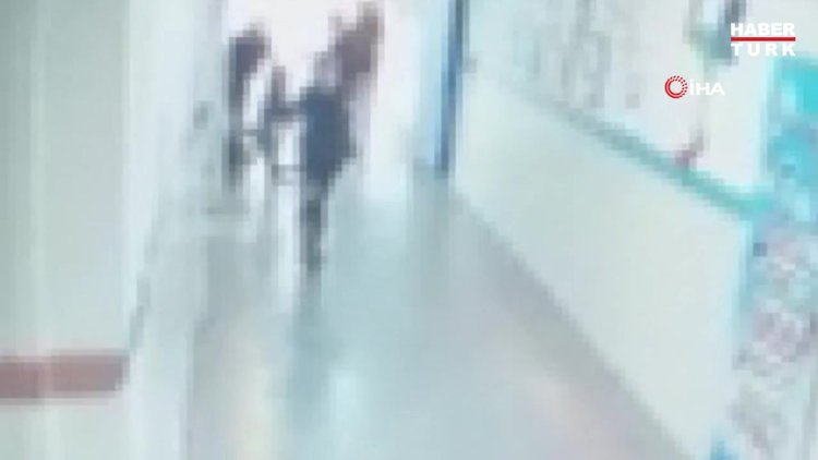 Öğretmen, özel öğrenciyi koridorda yerden yere vurdu. O anlar kamerada