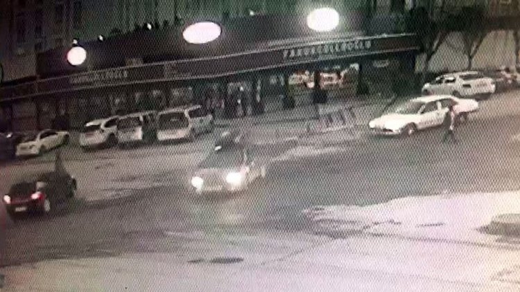 Beylikdüzü'nde silahlı soygun anbean kamerada!
