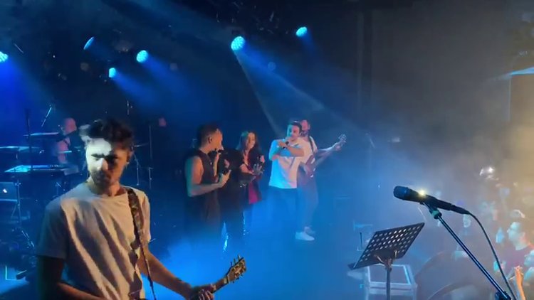 Manga’nın konserine ani baskın