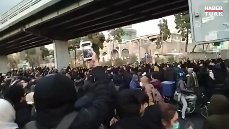 Tahran'da rejim karşıtı gösteri düzenlendi