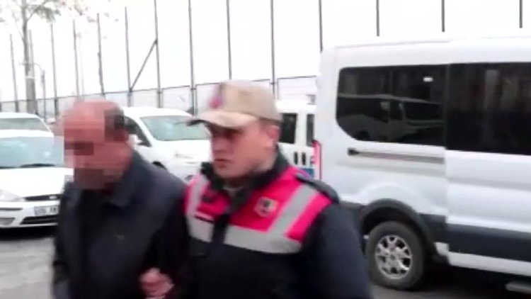 22 yıldır cinayetten aranan zanlı, evinin salonunda kazdığı kuyuda yakalandı