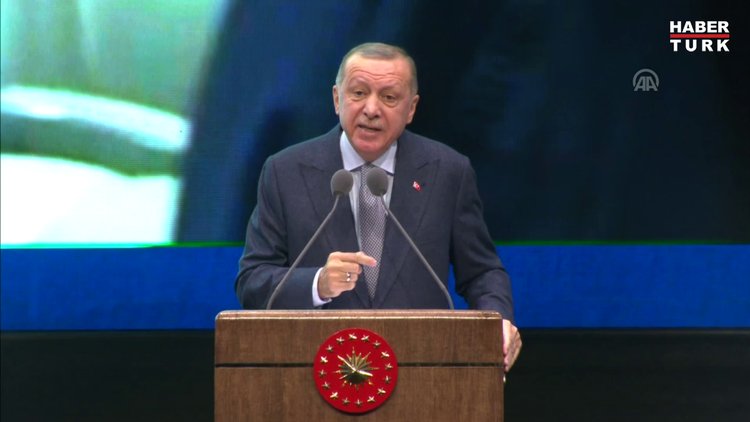 Cumhurbaşkanı Erdoğan'dan Kanal İstanbul ve tiyatro eleştirisi