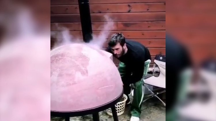 Kıvanç Tatlıtuğ'un mangal keyfi