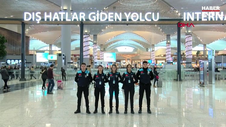 İstanbul Havalimanı'nda pasaport polisleri turkuaz giyindi