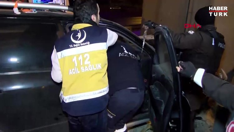 KADIKÖY'DE 14 YAŞINDAKİ SÜRÜCÜ KAZA YAPTI, BACAĞI KOPTU