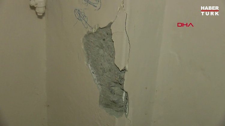 Mühüre rağmen ağır hasarlı binalara döndüler