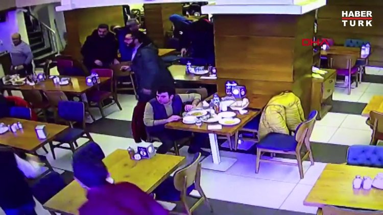 Manisa deprem anı kameralara yansıdı