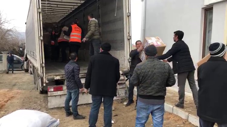 Keçiören'den deprem bölgesine 2 Tır yardım