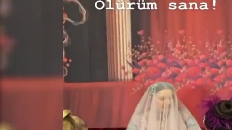 Merve Özbey'in kına gecesinde damat Kenan Koçak kınayı böyle bastı.