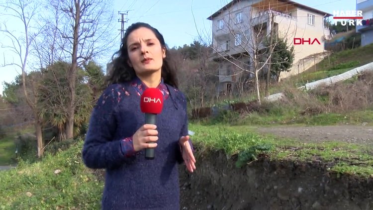 Heyelan yaşanan arazide derin yarıklar oluştu, riskli bina boşaltıldı