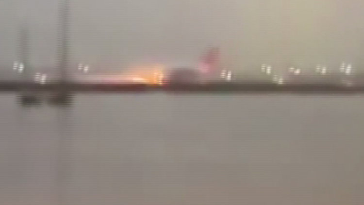 Uçağın pistten çıkış anı kamerada