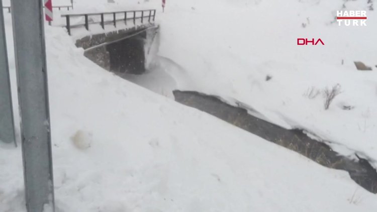 Van'da çığ altındaki 2 kişi için arama kurtarma çalışması yeniden başladı