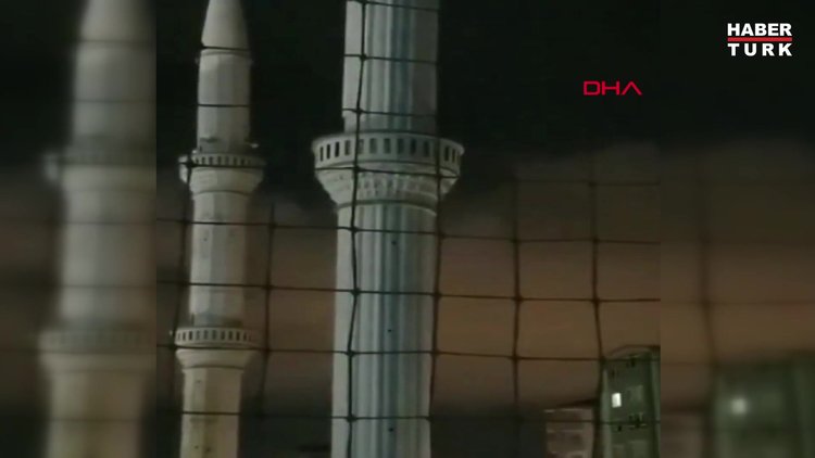 Kayseri'de fırtına duvar yıktı, çatıları uçurdu, minareleri salladı