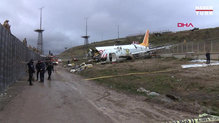 Sabiha Gökçen'de uçak enkazı kaldırılacak