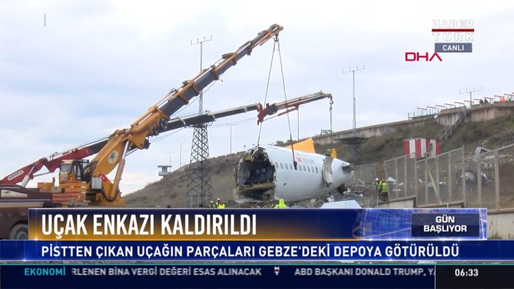 Uçak enkazı kaldırıldı