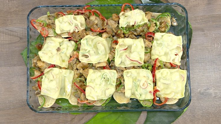 Bayat ekmekten tavuklu pizza