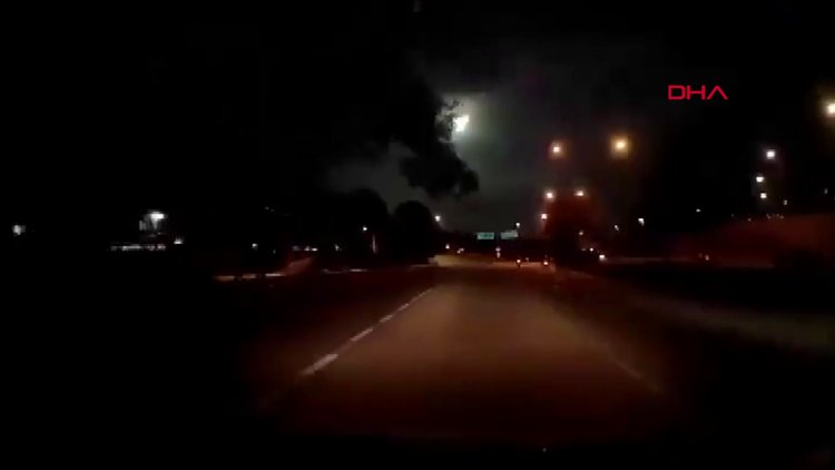 Malezya'da meteorun düşme anı araç kamerasında