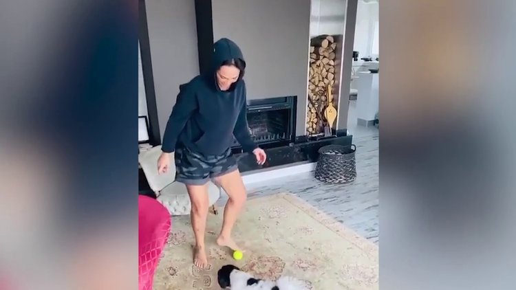 Hülya Avşar tenis topuyla futbol oynadı