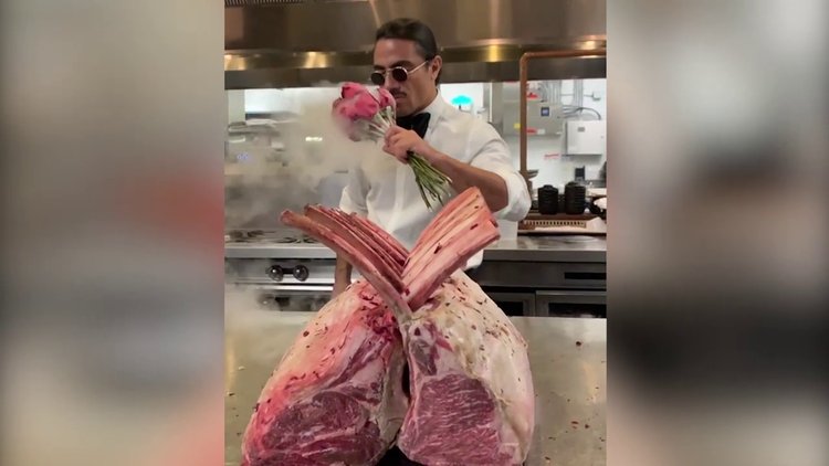 Nusret'ten Sevgililer Günü'ne özel şov