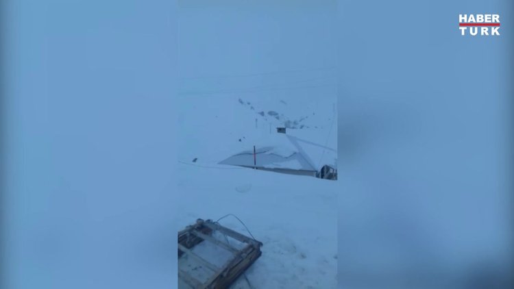 Hamile kadın kızakla ambulansa kadar taşındı