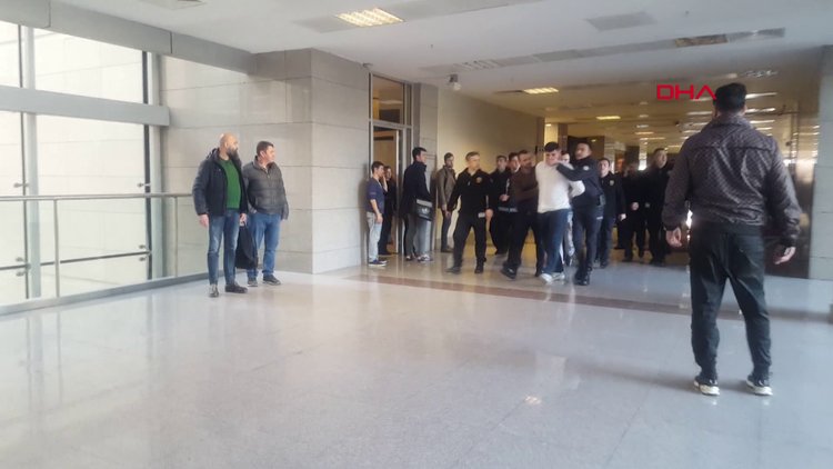 18 yıl cezayı duyunca adliyeden kaçmaya çalıştı