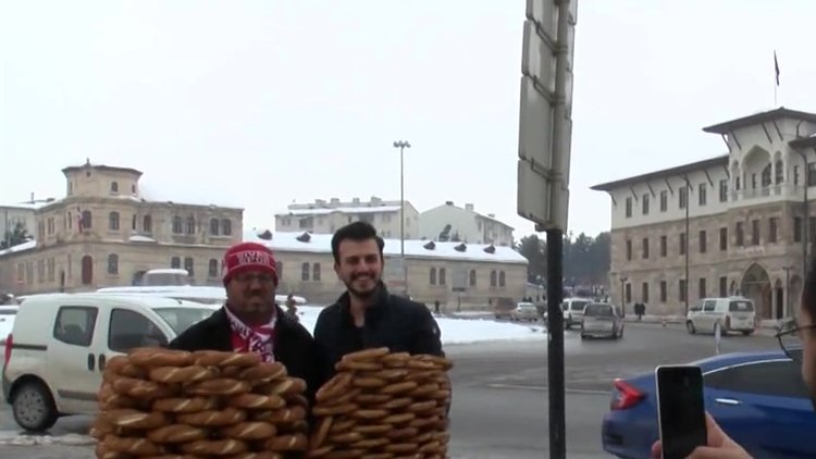 Fenomen Simitçi Ahmet dişlerine kavuştu, patent peşine düştü