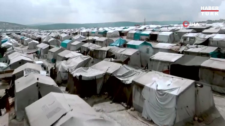 İdlib'deki göçün havadan görüntüsü