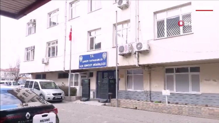 Annesini döven babasını öldürdü!