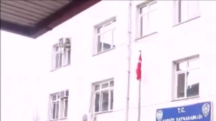 Annesini döven babasını öldürdü!