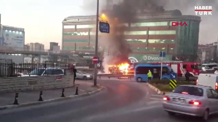 D-100'de araç alev alev yandı, trafik yoğunluğu oluştu