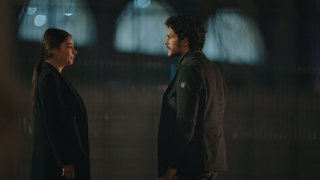 Bir terslik olduğunu anlayan Ayaz, Firuze'ye ne olduğunu sorduysa da cevap alamadı.