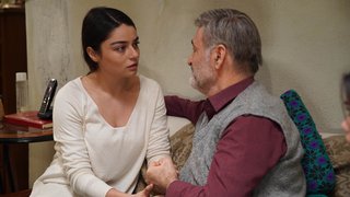 Firuze ve Elvan babalarına sıkı sıkı sarılarak hasret giderdi.