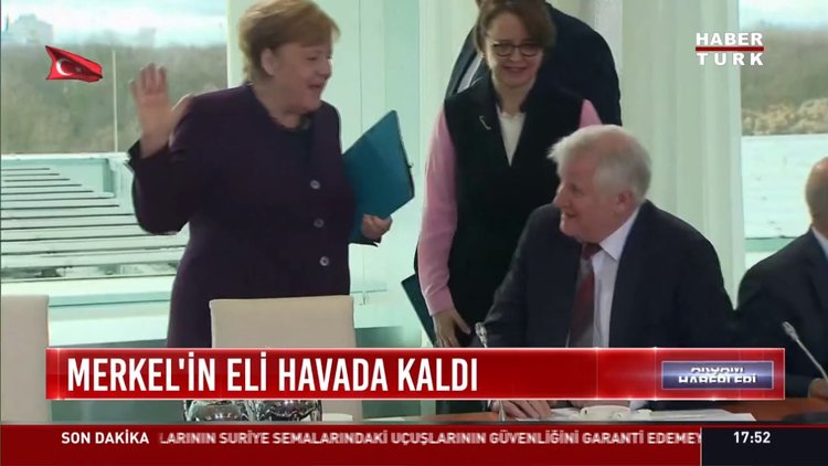 Merkel'in eli havada kaldı