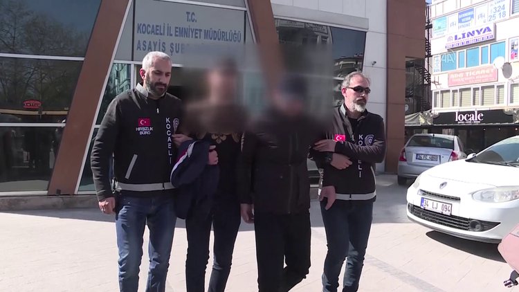 Ozel Duzenekli Cantayla Magazalardan Kiyafet Caldiklari Iddiasiyla 6 Kisi Yakalandi
