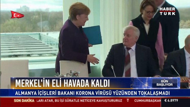 Merkel'in eli havada kaldı