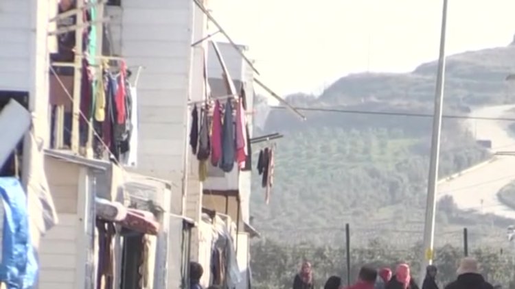 Amerikalı Craft ve Jeffrey, yerinden edilen Suriyelilere insani yardımları inceledi