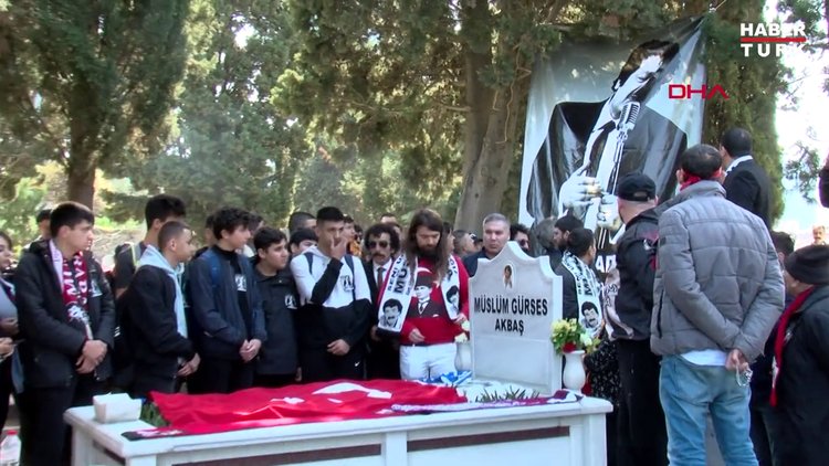 Müslüm Gürses mezarı başında anıldı