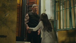 Firuze ve Ertan'ın evlendiğini öğrenen Yaşar yaşadığı büyük acı ve şok ile eve dönen Firuze'yi içeri almıyor!