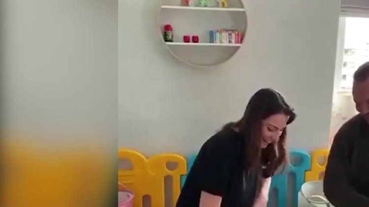 Ali Sunal kardeşi Ezo ile birlikte minik kızı Narin'i böyle eğlendirdi.