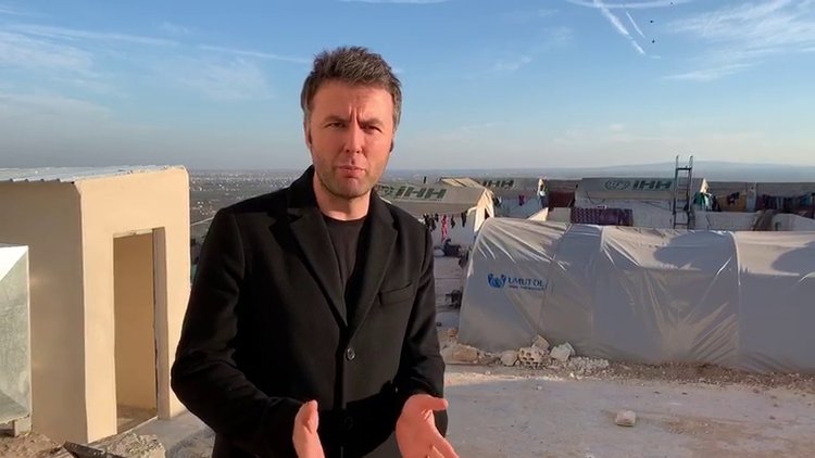 İdlib'deki kampın üstünde uçaklar...