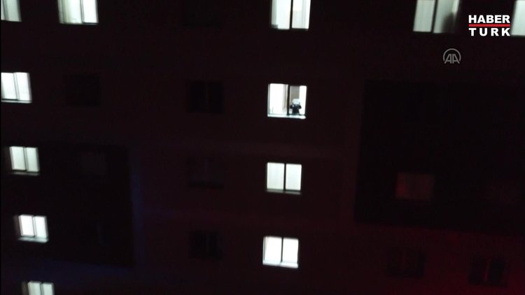 Muş'ta üniversitelilerden Mehmetçiğe ışıklı destek