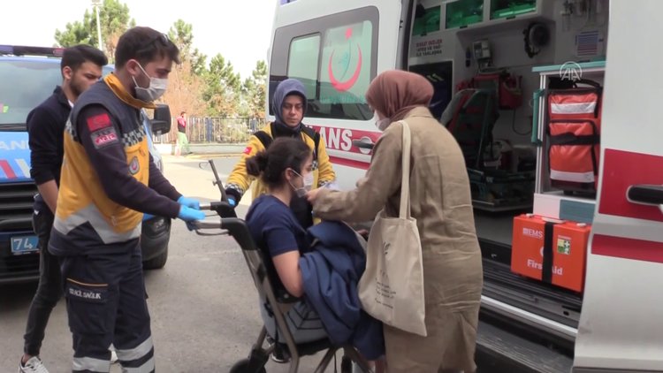 Bartında gıda zehirlenmesi şüphesiyle 107 öğrenci hastaneye kaldırıldı