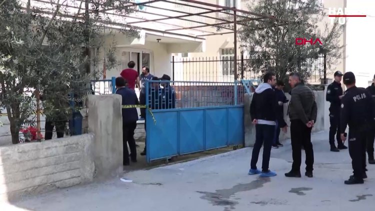 Eşini uyurken baltayla öldürüp, intihar etti