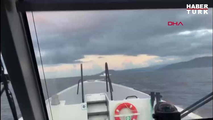 Sahil Güvenlik Gemisi, geri itme sebebiyle Türk karasularına giren Yunan gemisini, böyle uzaklaştırdı
