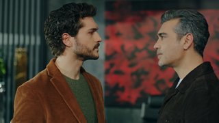 Ayaz Ertan'ın karşısına çıkarak Mehveş'ten şirketin çoğunluk hisselerini aldığını anlatıyor. 