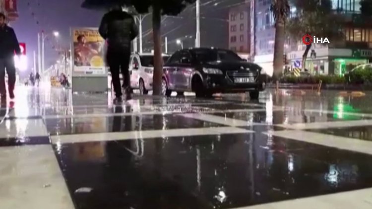 Fırtınanın devirdiği direk aracın üzerine düştü, sürücü yaralandı