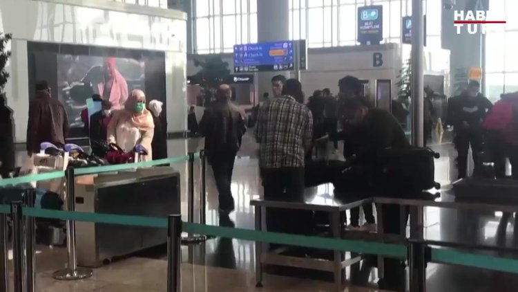 İstanbul Havalimanı'na gelenler ateşleri ölçülerek içeri alınıyor