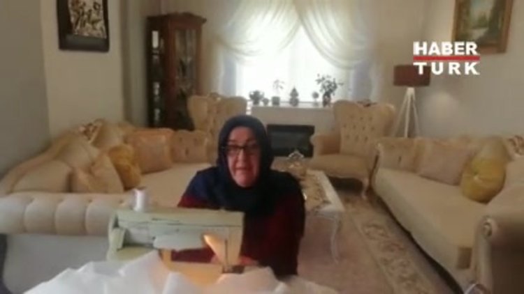 Uşak'ta bir çift maske üretip ücretsiz dağıtıyor