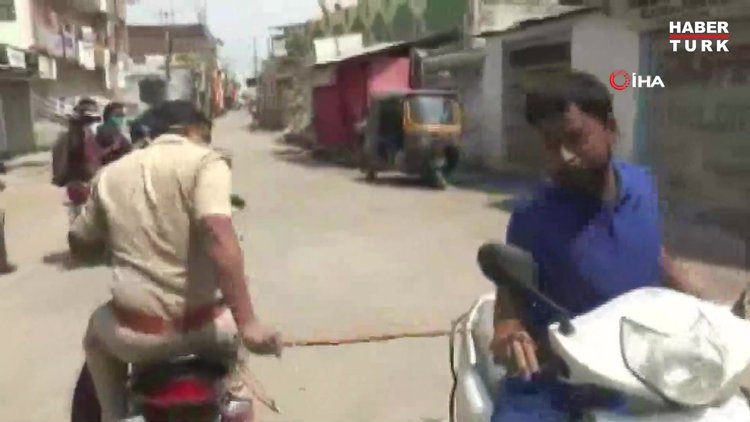 Hindistan'da Sokağa Çıkma Yasağına Uymayanlara Dayak