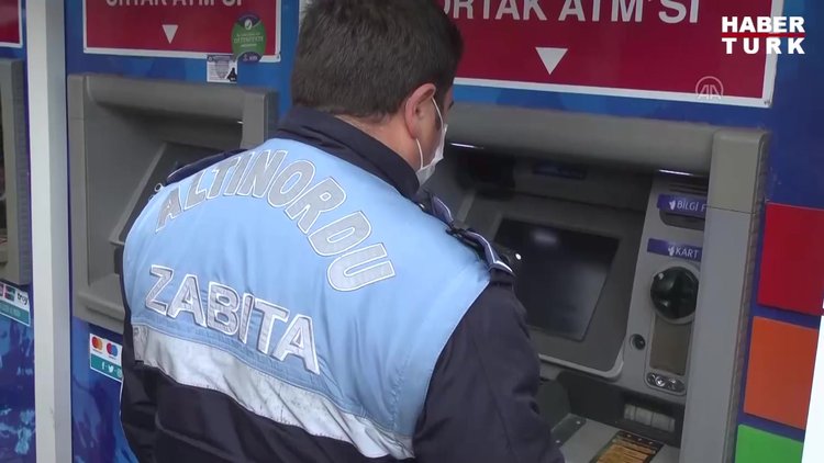 Zabıtaya hitabıyla duygulandıran Burhan amcadan "Evde kal" çağrısı